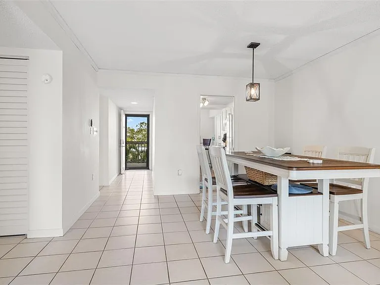 1316 Pasadena Ave S #204 — Photo 7