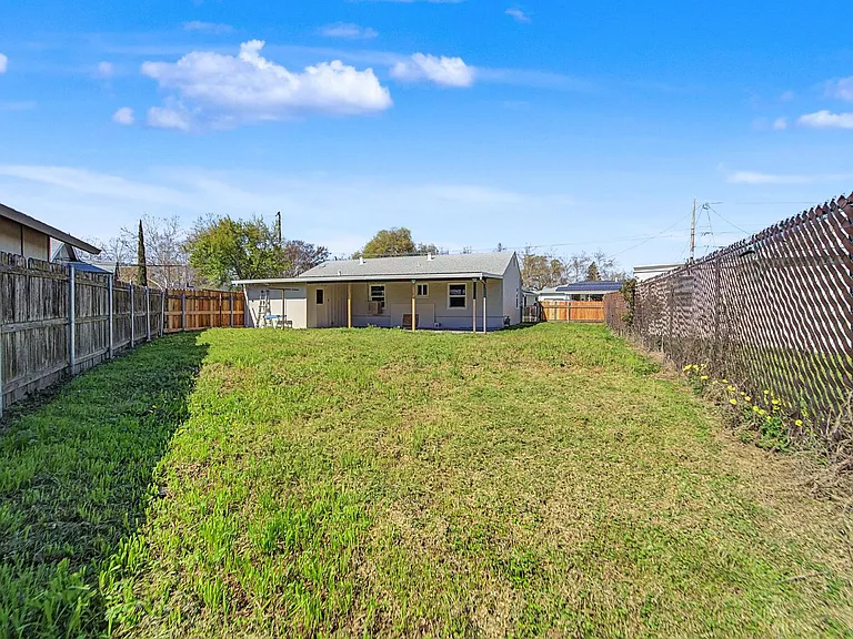 268 Del Monte Ave — Photo 12