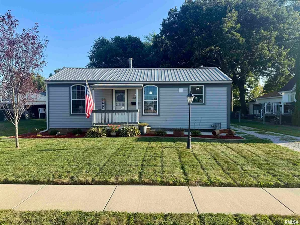 520 Newman St, Knoxville, IL 61448