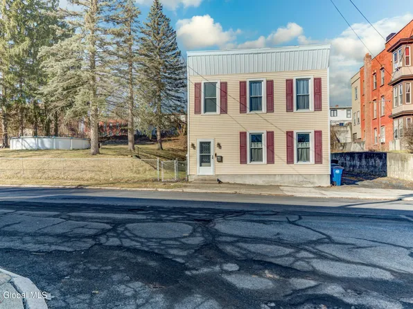 4 Hamilton Place, Cohoes, NY 12047