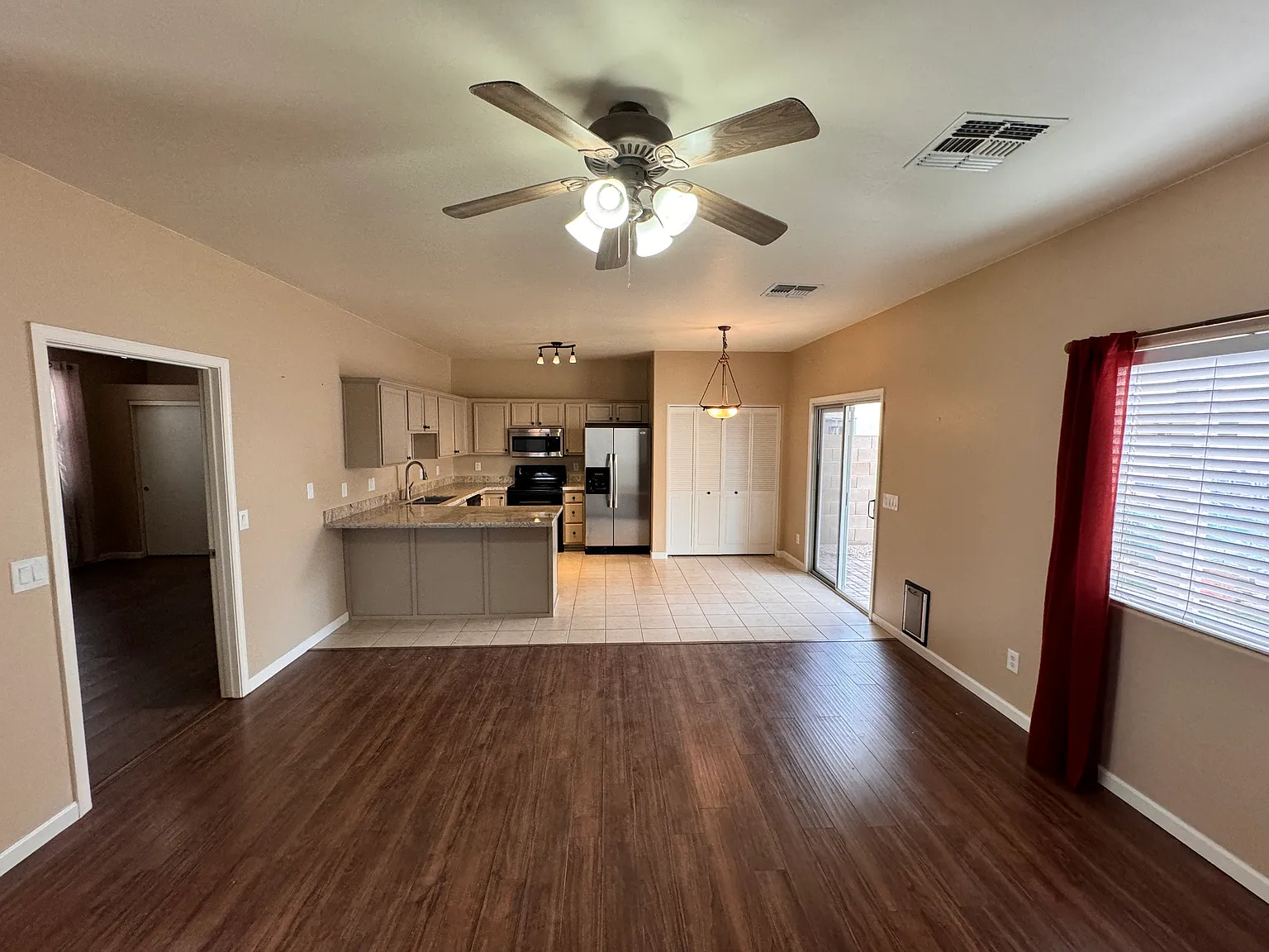 3 bed, 1177 sqft, $1,550 — Photo 3