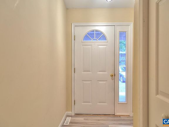 4th image of 824 Jefferson Dr