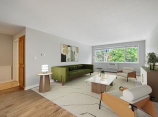 2700 W 44th St APT 315, Minneapolis, MN 55410