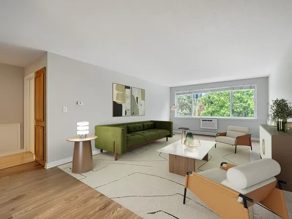 2700 W 44th St APT 315, Minneapolis, MN 55410