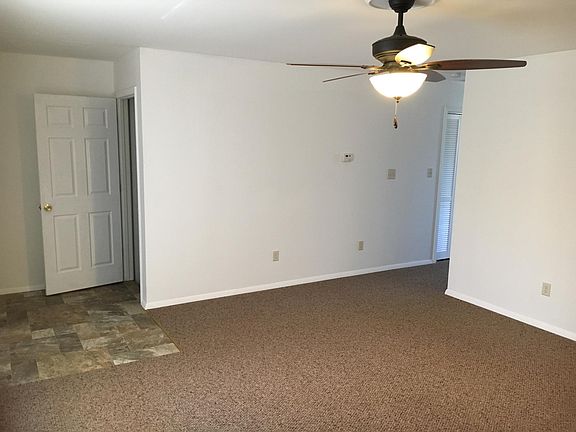 3rd image of 611 E Miller Dr