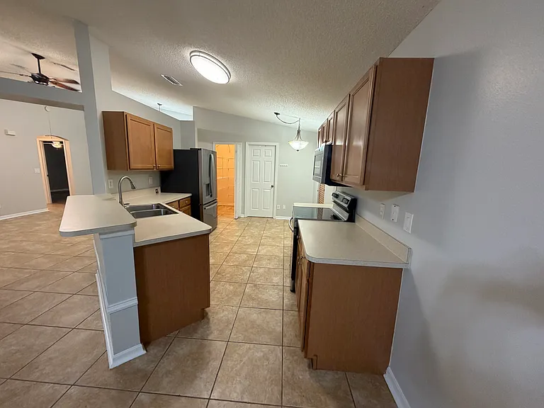 4911 Manchester Dr — Photo 9