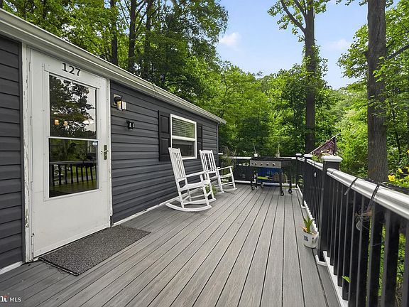 4th image of 127 Spring Hill Ln