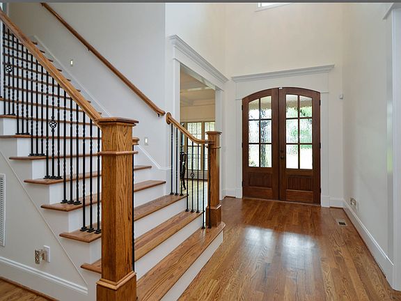 4th image of 7717 Briardenn Dr