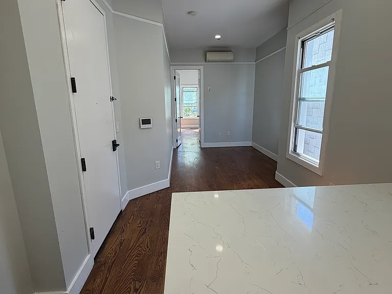 112 Duncan Ave #3A — Photo 3