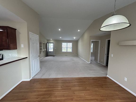 3rd image of 615 Clifton Ln