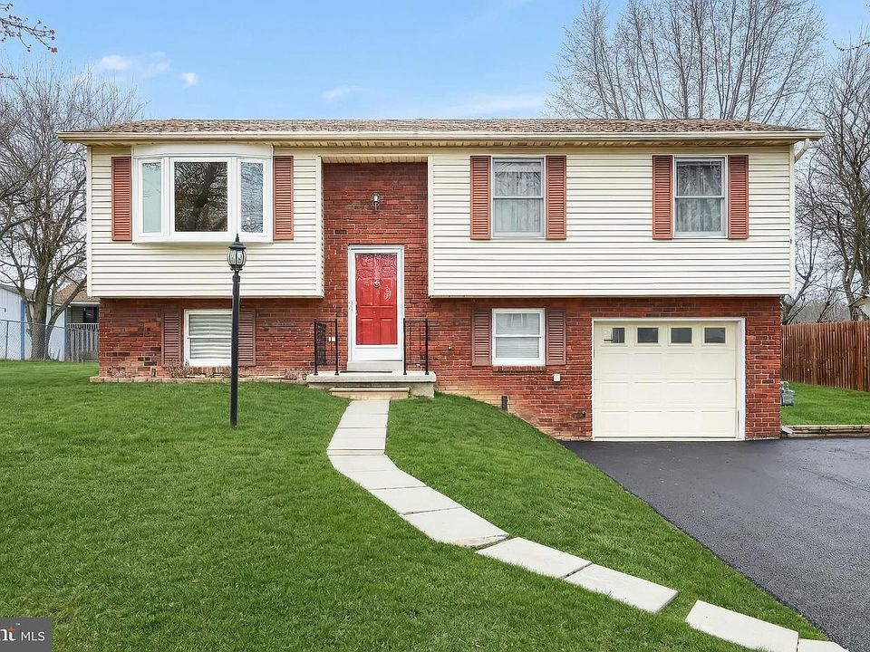 1st image of 44 Colonial Dr