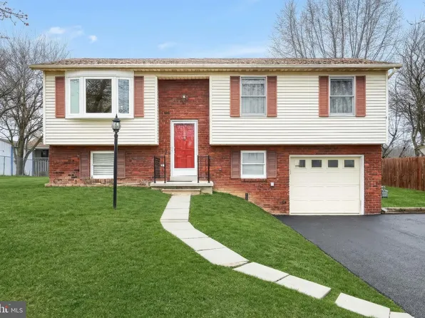 44 Colonial Dr, Hanover, PA 17331