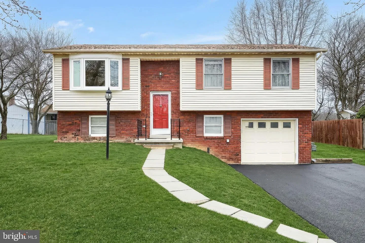 44 Colonial Dr photo 1