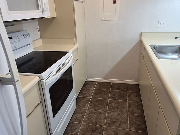 3rd image of 94-1074 Paawalu St APT P8