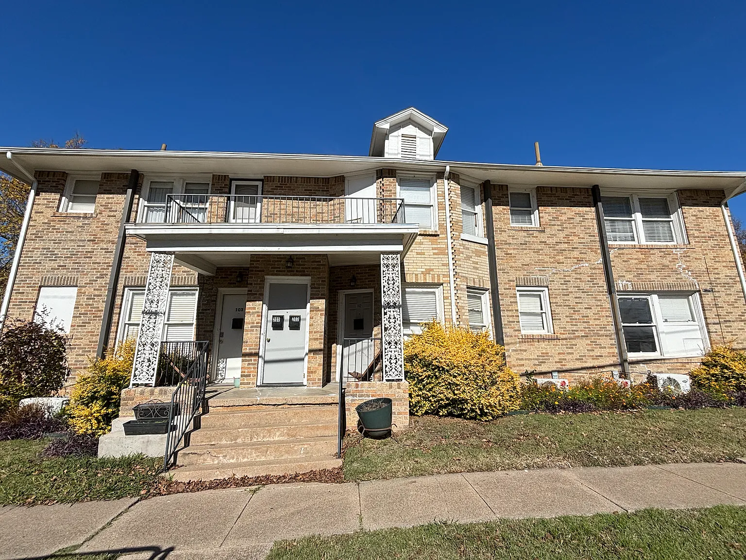 1946 Fairmount Ave — Photo 1
