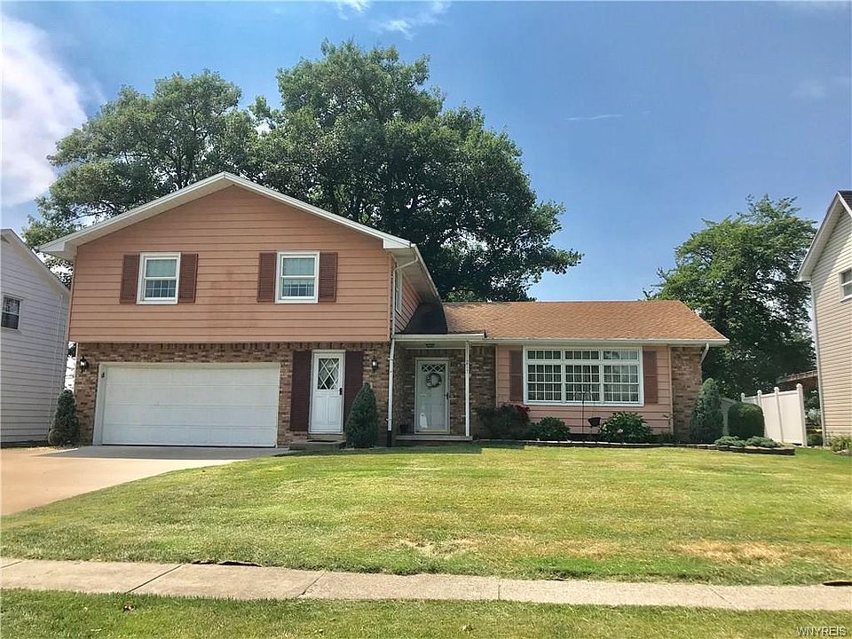 1st image of 217 Pinewood Dr