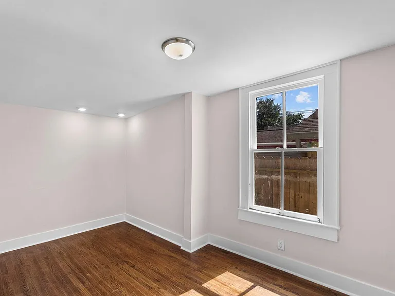 4911 Avenue P 1/2 — Photo 17