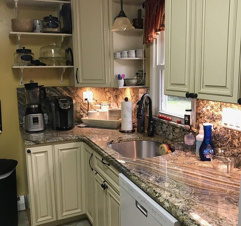 2nd image of 2037 Cumberland Dr