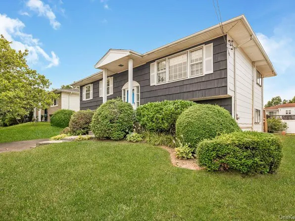 2940 Bond Drive, Merrick, NY 11566