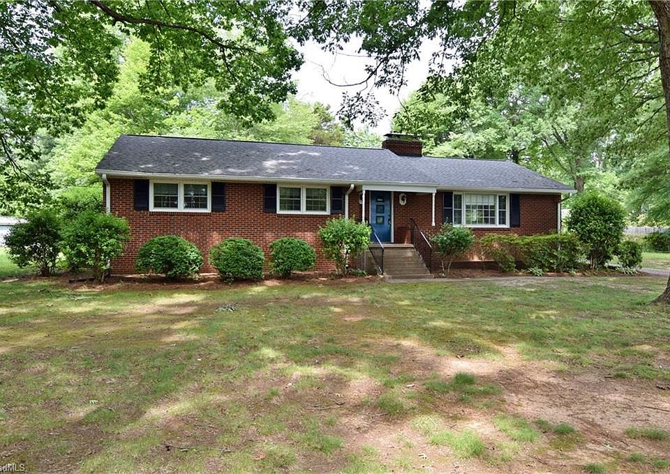 1st image of 4007 Annie Laurie Dr