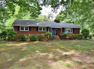 4007 Annie Laurie Dr, Greensboro, NC 27455
