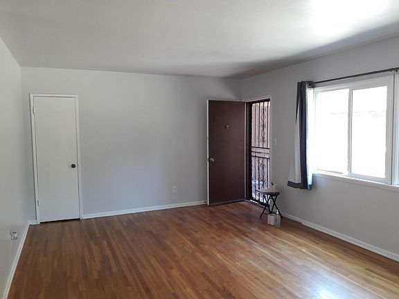 5th image of 1326 Edgecliffe Dr