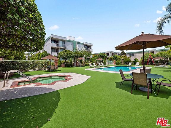 3rd image of 5301 Balboa Blvd Unit E2