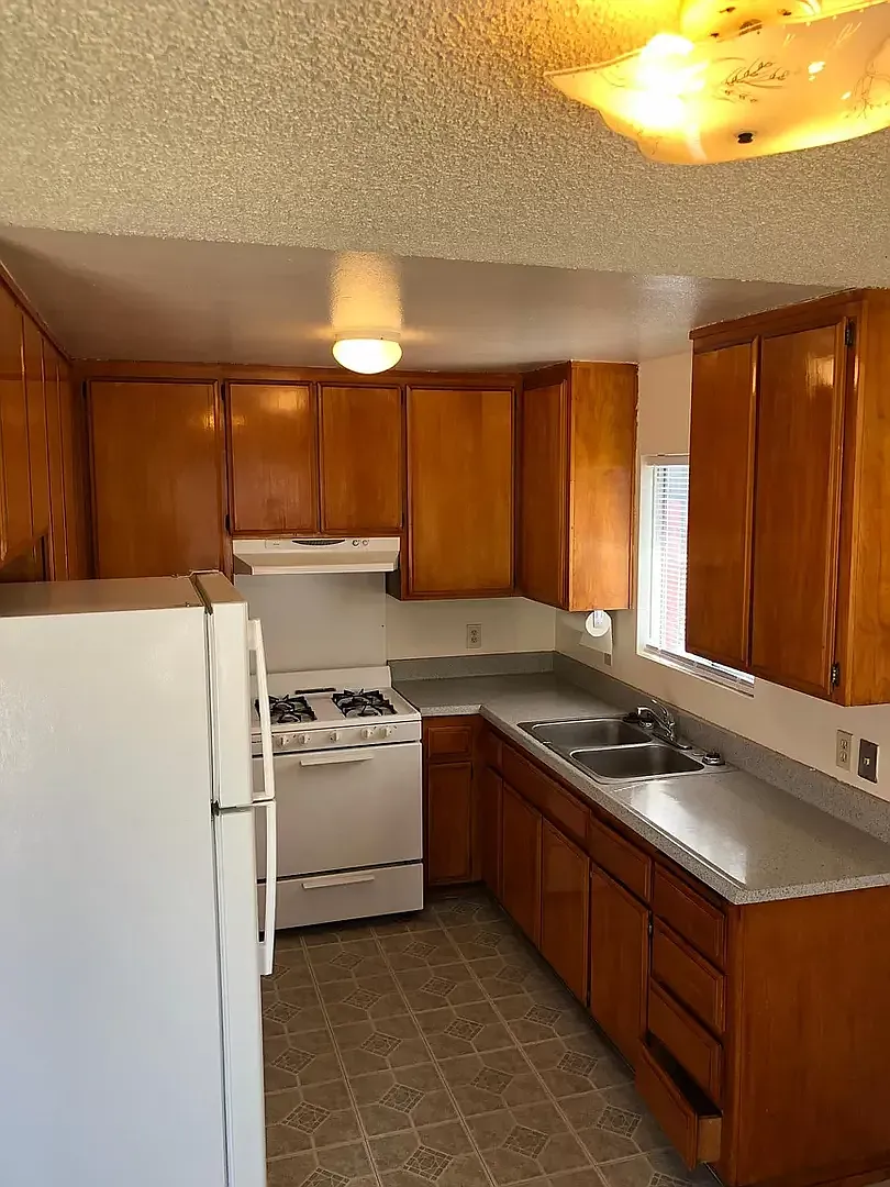 Great 3 bedroom 2 bath home absolutely fantastically located with access to freeways and downtown — Photo 3