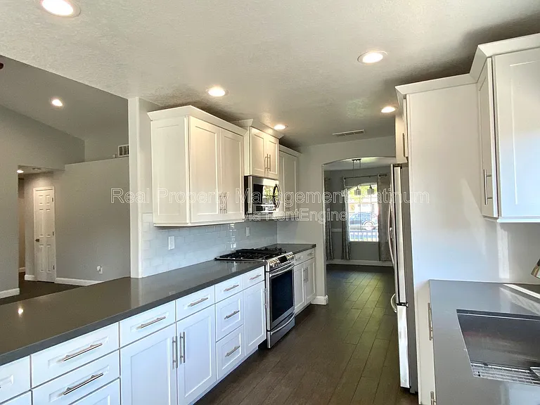 6509 N Vista Ave — Photo 2