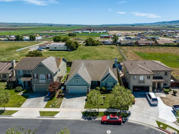 241 Del Ponte Dr, Greenfield, CA 93927