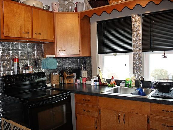 5th image of 234 E 8th St