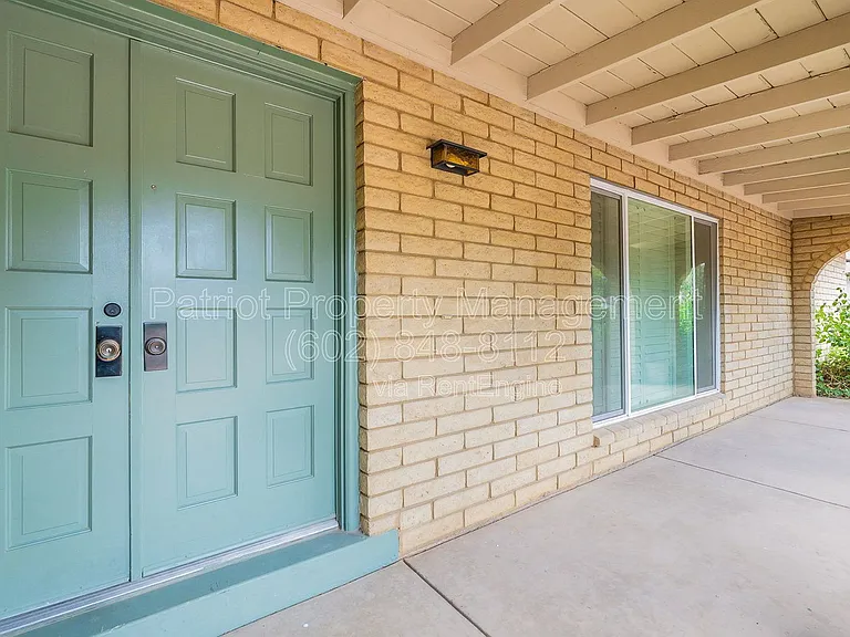 110 W Seldon Ln — Photo 47