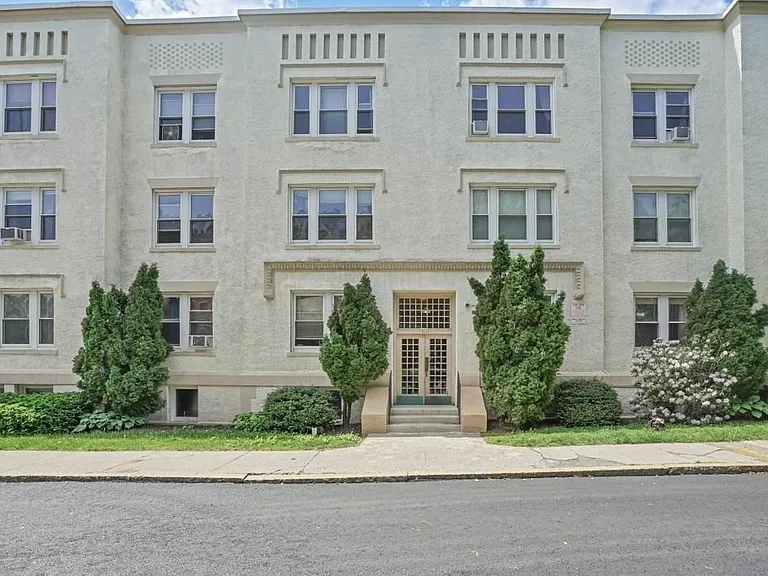 11 Radcliffe Rd #1 — Photo 2