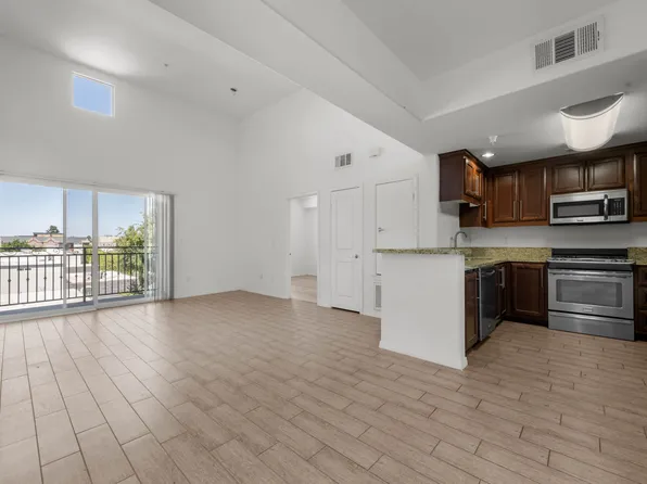 11925 Kling St APT 409, Valley Village, CA 91607
