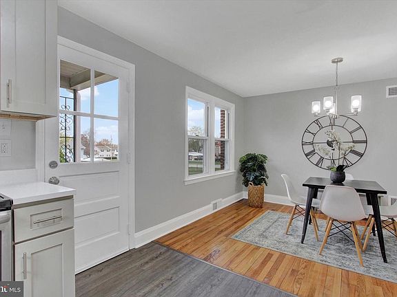 5th image of 115 Sherman St