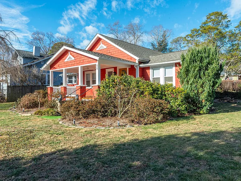 829 Montreat Rd — Photo 4