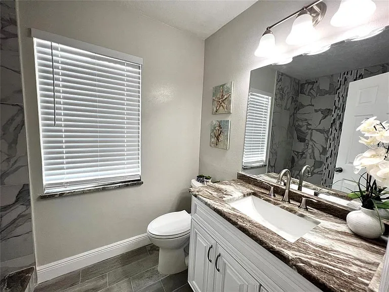 912 La Jolla Ave — Photo 16