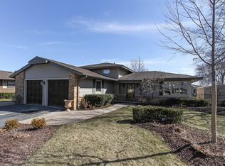 65 Keswick Rd, Elk Grove Village, IL 60007