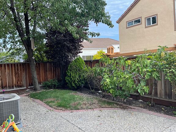 5th image of 276 Jurgens Dr