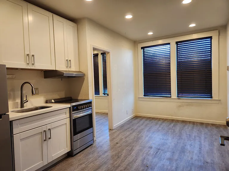 1 Bed 1 Bath in Historical Building — Photo 10
