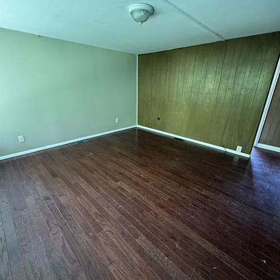 111 Jellico Ln — Photo 2