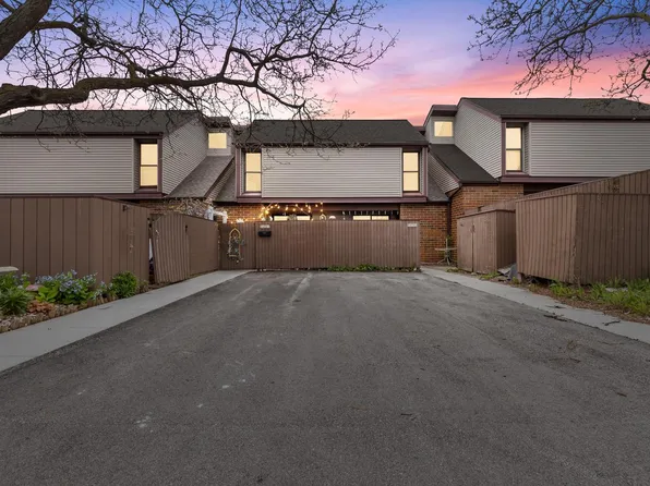 1411 West Edgerton AVENUE #V, Milwaukee, WI 53221