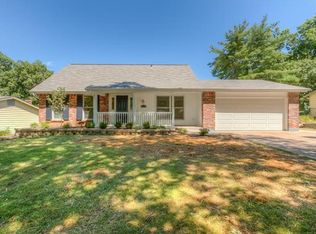 820 Courtland Pl, Ballwin, MO 63021