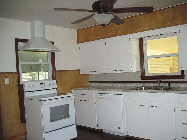950 Farm Road 1536 #1536 — Photo 3
