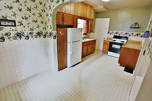2nd image of 1357 Holly Ave