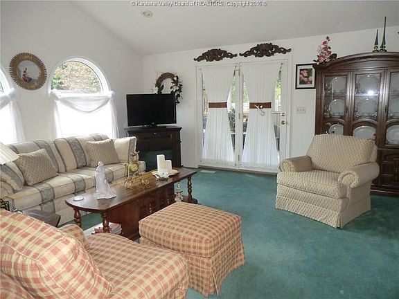 Living/Great Room with Access to Screened Porch