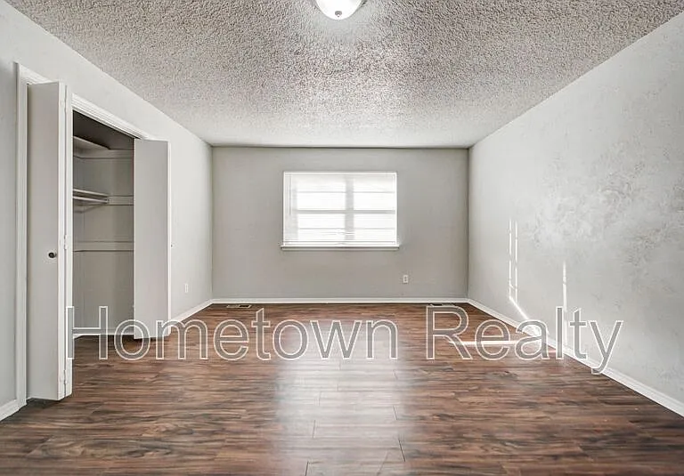 605 W Clarke St — Photo 23