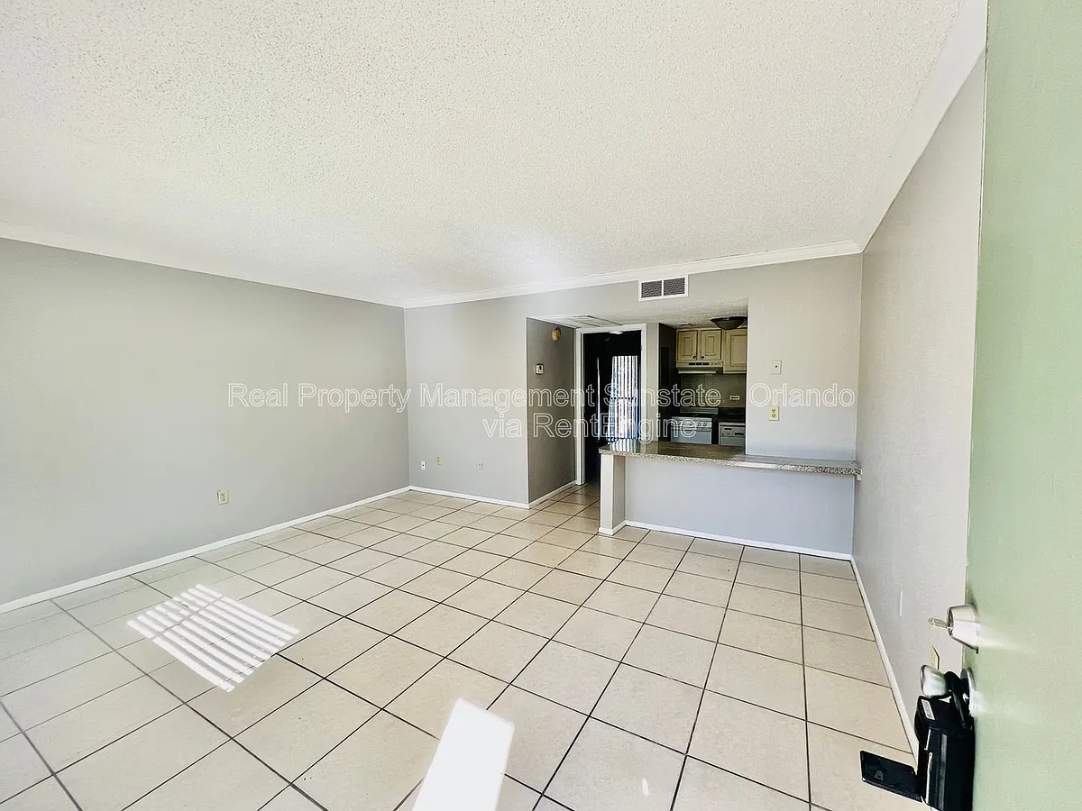 Building Photo - 122 Water Front Way #260