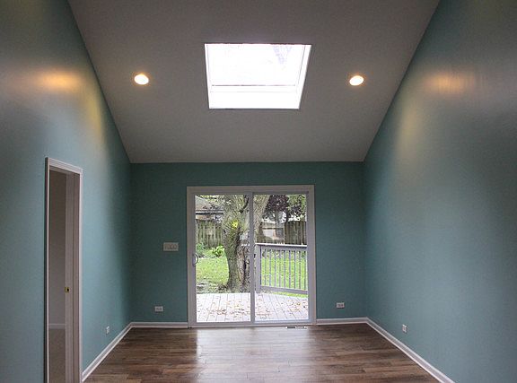 4th image of 9826 S Normandy Ave