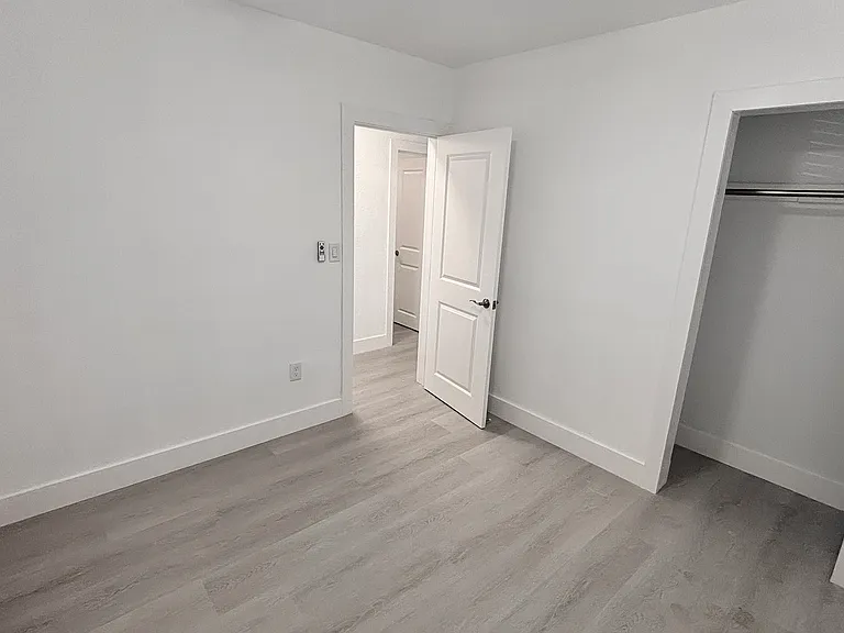 721 N 68th Ter — Photo 11